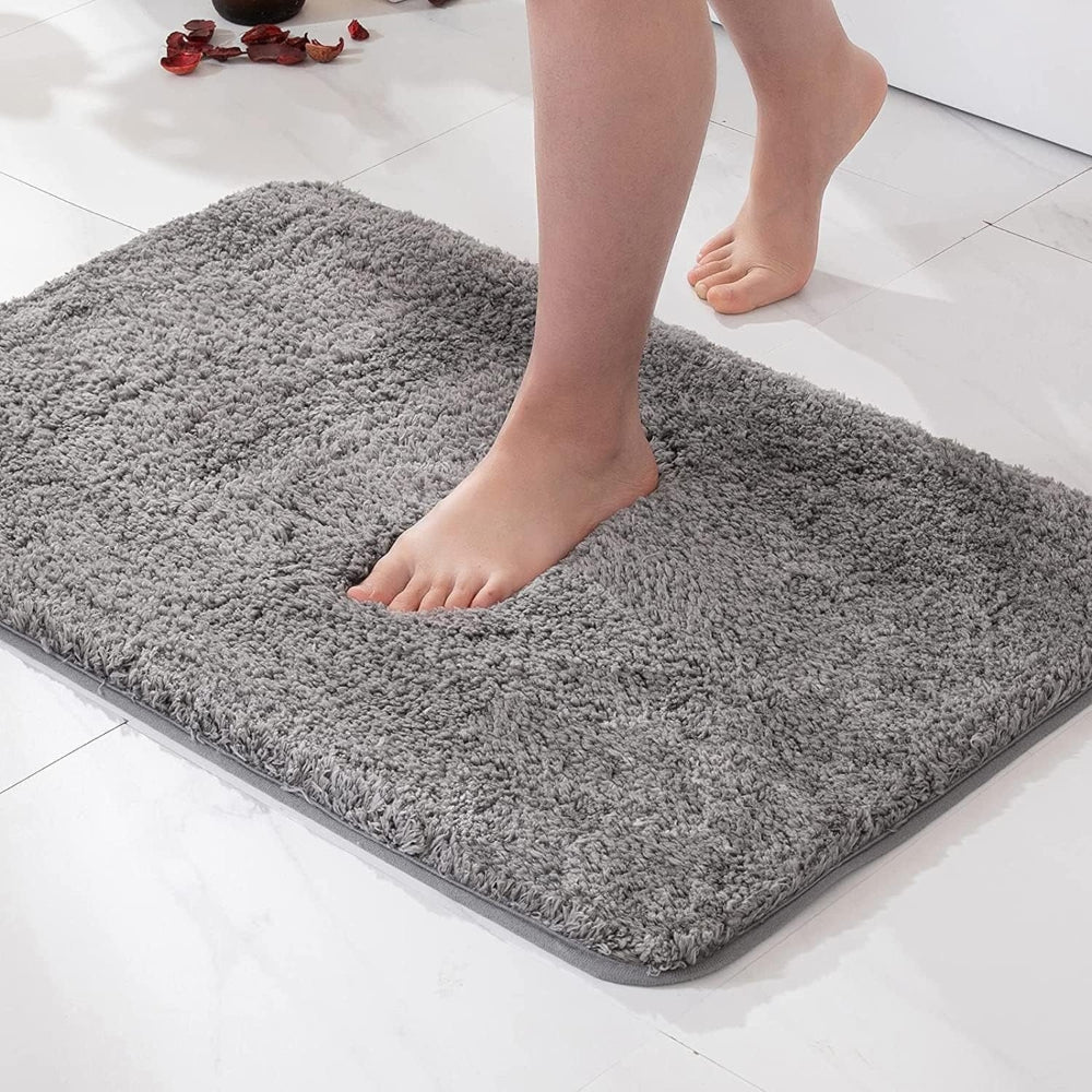 Elara Haus Ultra Plush Faux Fur Microfibre Bath Mat in a clean and modern bathroom