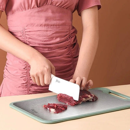 Close-up of Elara Haus chopping board's rice husk fiber and stainless steel for a sanitary cut