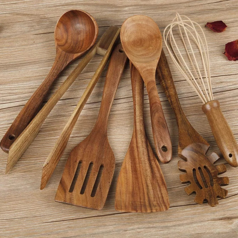 Close-up of Elara Haus premium wooden kitchen utensil handles and ergonomic design.