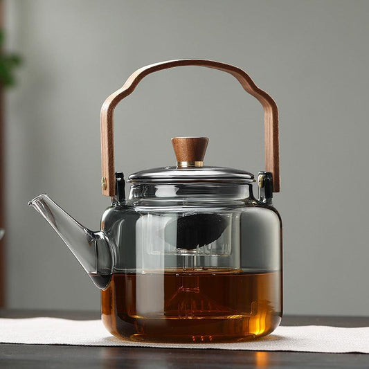 Grijzen Japandi glass teapot with walnut handle